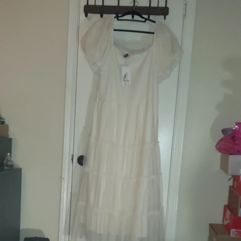 Chic Cream Maxi Dress with Puff Sleeves B19 - Picture 3 of 7